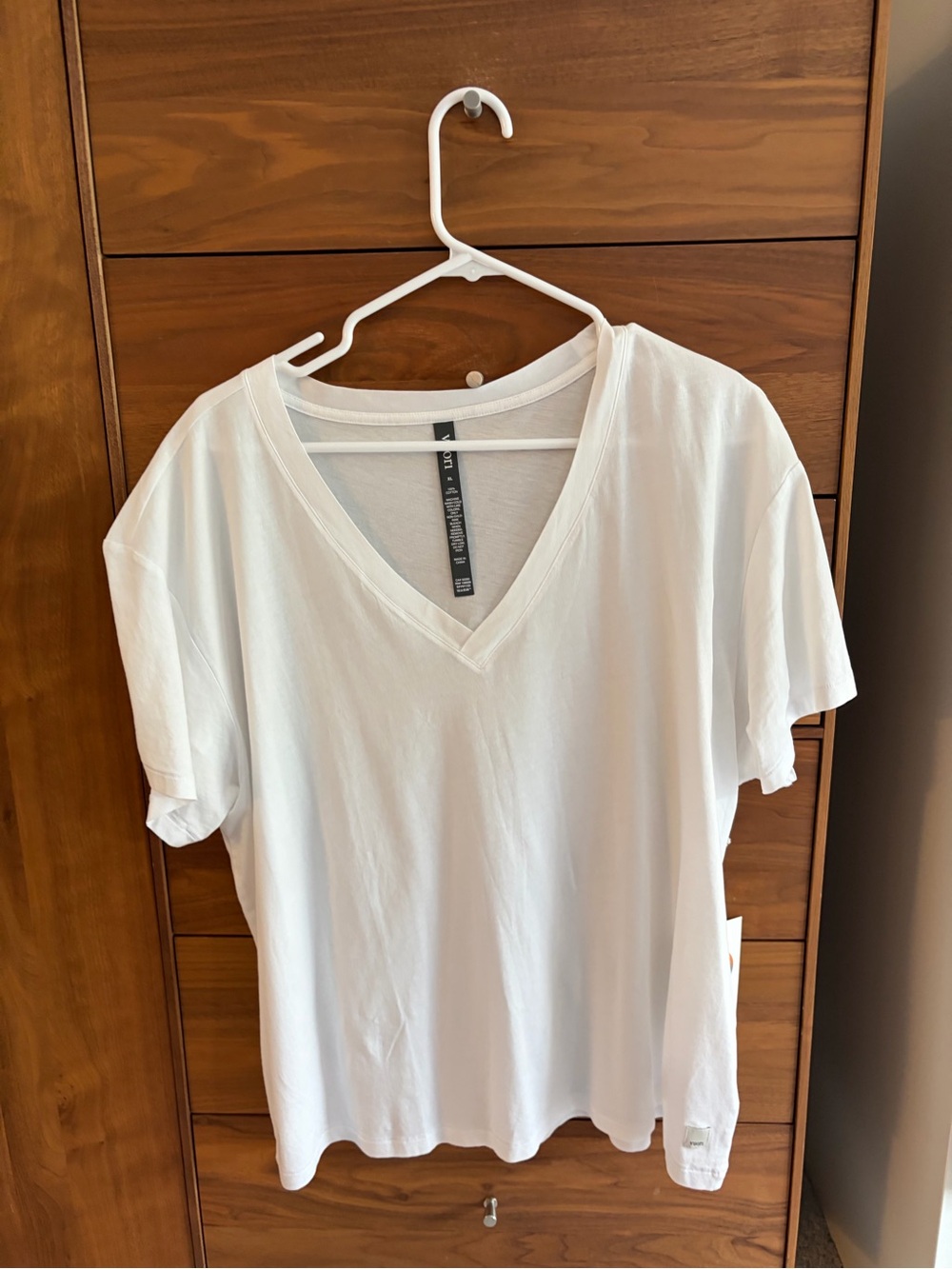 Vuori Women's Sutton V-Neck size XL - Picture 3 of 5